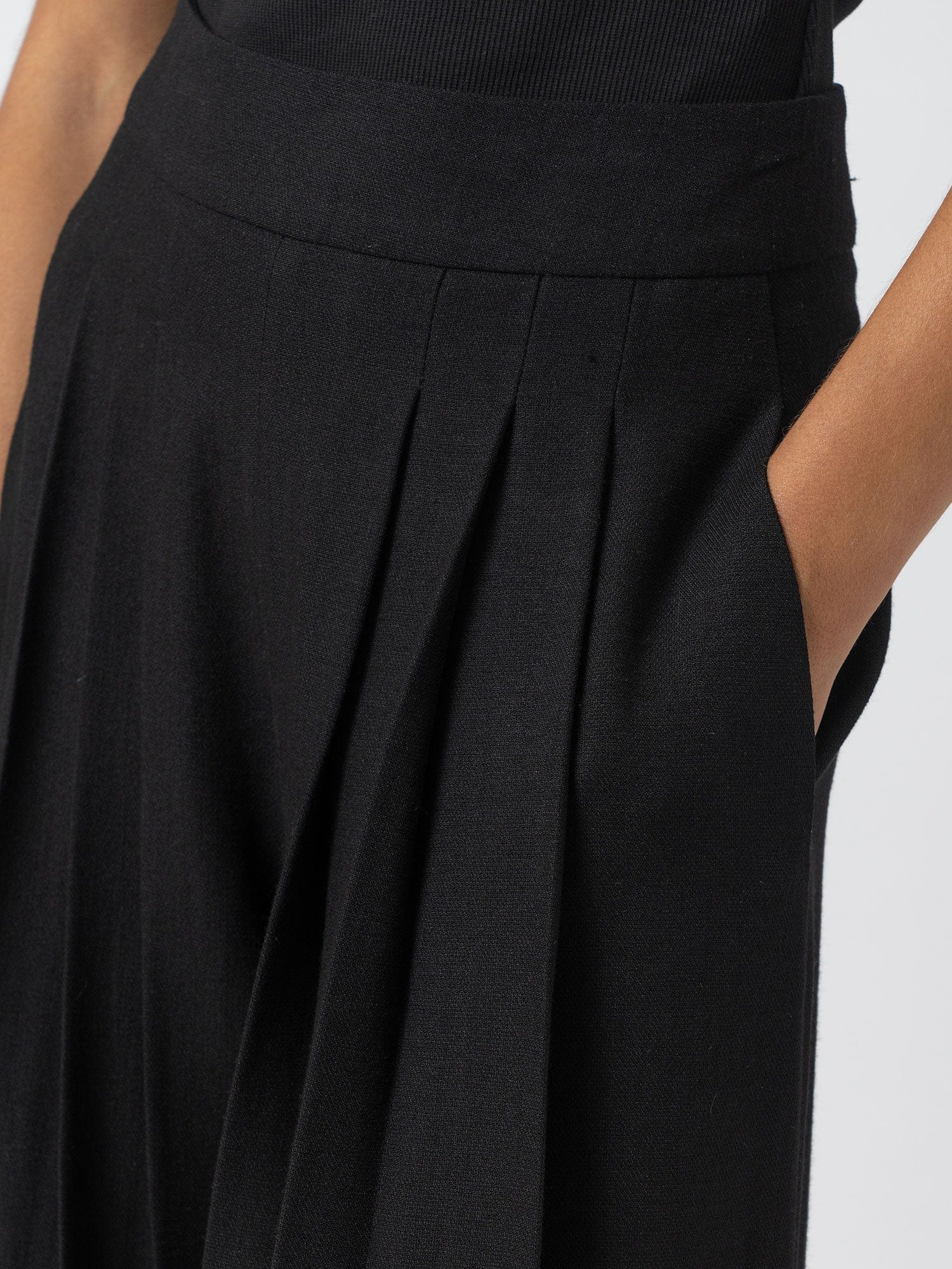 Oriya Pleated Wide Leg Pant - Black - Women's Trousers | Saint + Sofia® USA
